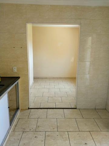 Vende-se uma casa no jardim melina região ouro verde - Foto 3