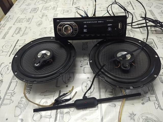 Kit rádio automotivo com Bluetooth e entrada USB