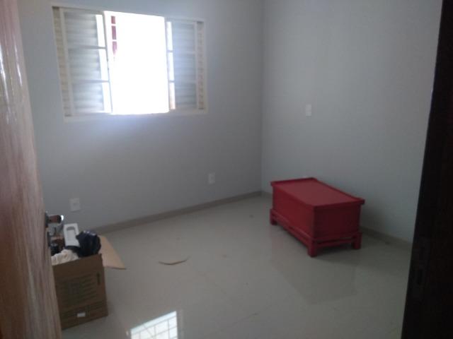 Allmeida vende bela casa com três quartos no Condomínio Mansões Entre Lagos - Foto 13