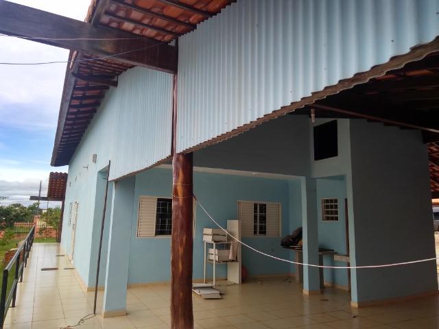 Allmeida vende bela casa com três quartos no Condomínio Mansões Entre Lagos - Foto 5