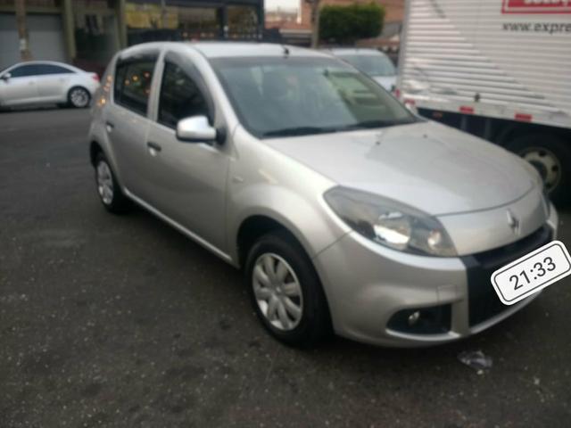 Vendo ou troco Sandero expression 1.0 Completo - Foto 2