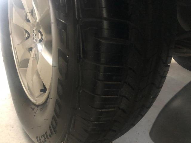 Vendo ou troco Hilux 13/13 SRV Preta - Foto 6