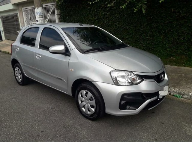 VENDO CARRO TOYOTA ETIOS