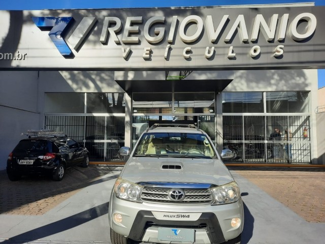 HILUX SW4 SRV 4X4 3.0 TURBO  AUT  2011