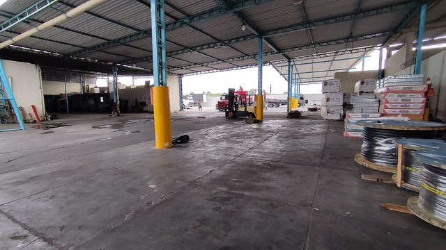 Galpão / Depósito / Armazém / Garagem para aluguel possui 4.300 M² de área total