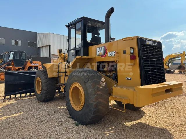 Pá Carregadeira Caterpillar 950F com Garfo Enleirador - Versatilidade e Potência para Suas - Foto 3