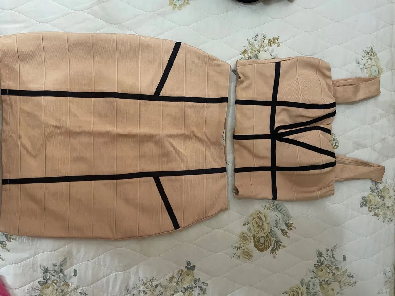 Conjunto cropped e saia bandage nude