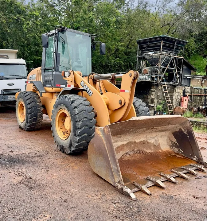 Pá Carregadeira CASE 621D 2015