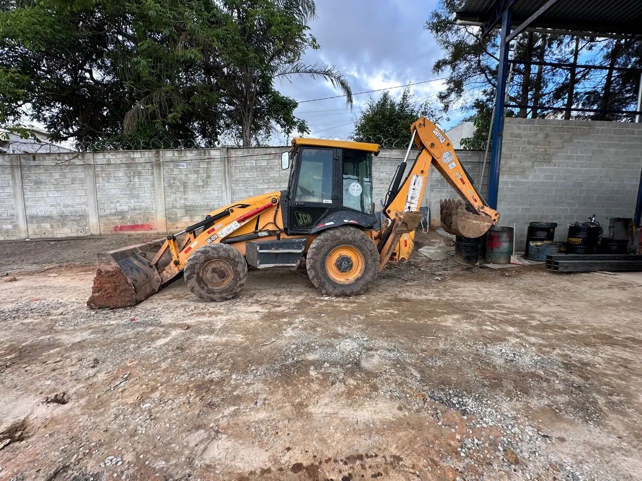 Retroescavadeira JCB 3C 2011 4X4  - Foto 4