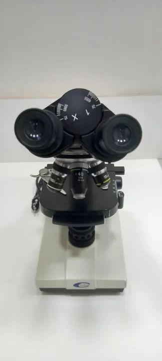Microscópio Binocular Coleman