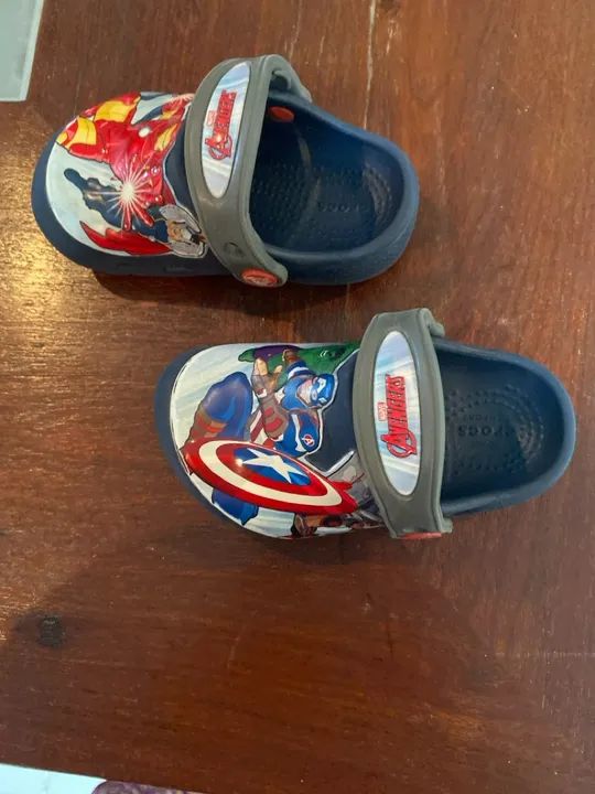 Chinelo Infantil Avengers Crocs Tamanho 24/25 - Foto 5