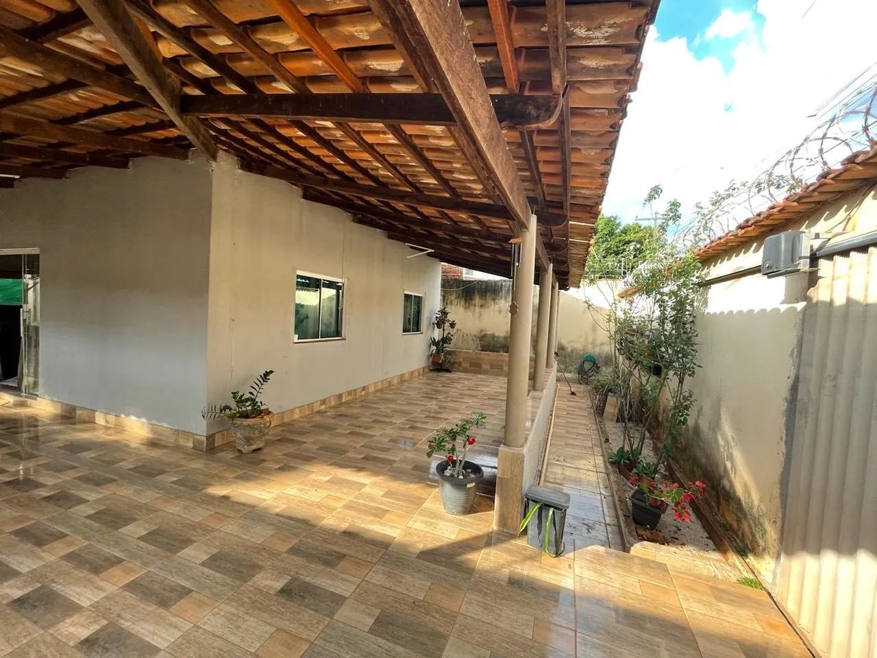 Casa 3 qts, suíte + Barracão. Nossa Morada - Goiânia 