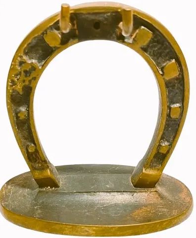 Interessante Escultura em bronze representando Ferradura no feitio Porta chaves *Descrição - Foto 5