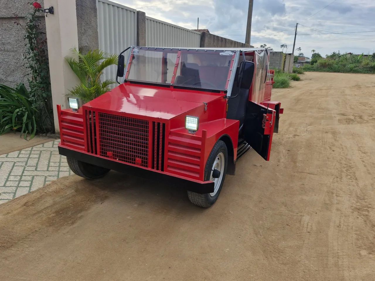 Carro Artesanal Vermelho - Design Único