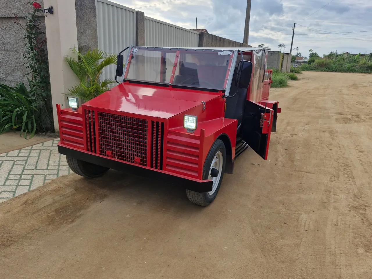 Carro Artesanal Vermelho - Design Único