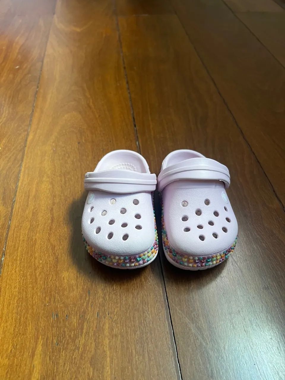 Crocs Infantil Lilás com Detalhes de Corações - Foto 3