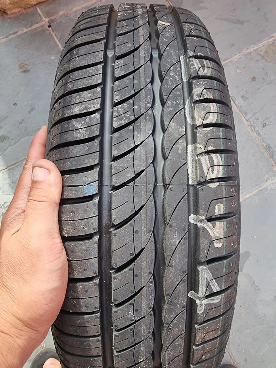 Estepe - aro e pneu pirelli 175/65R14 original toyota etios - Foto 4