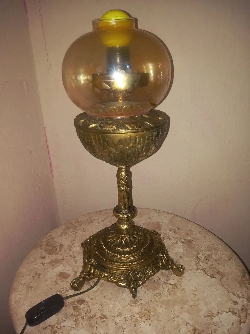 Par de Abajur de Mesa Dourado com cúpula de Vidro - Foto 2