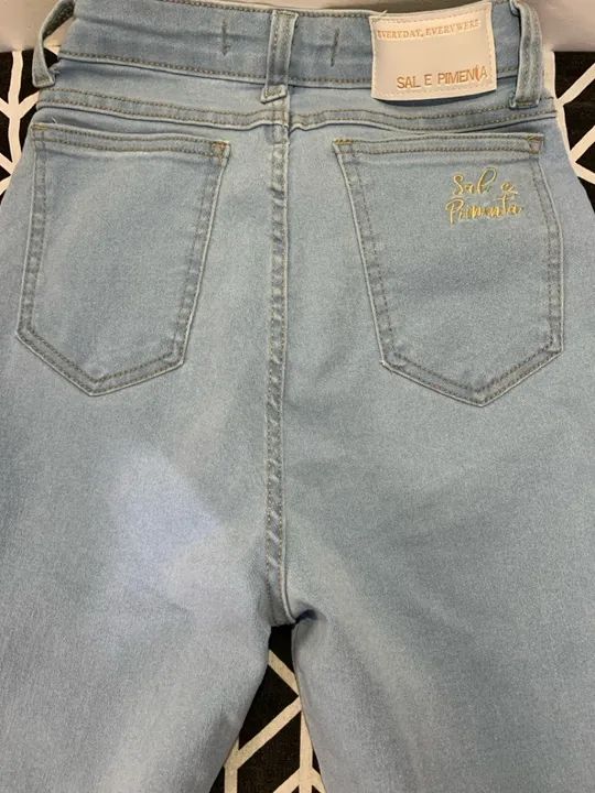 Calça Jeans Clara Sal e Pimenta - Foto 4