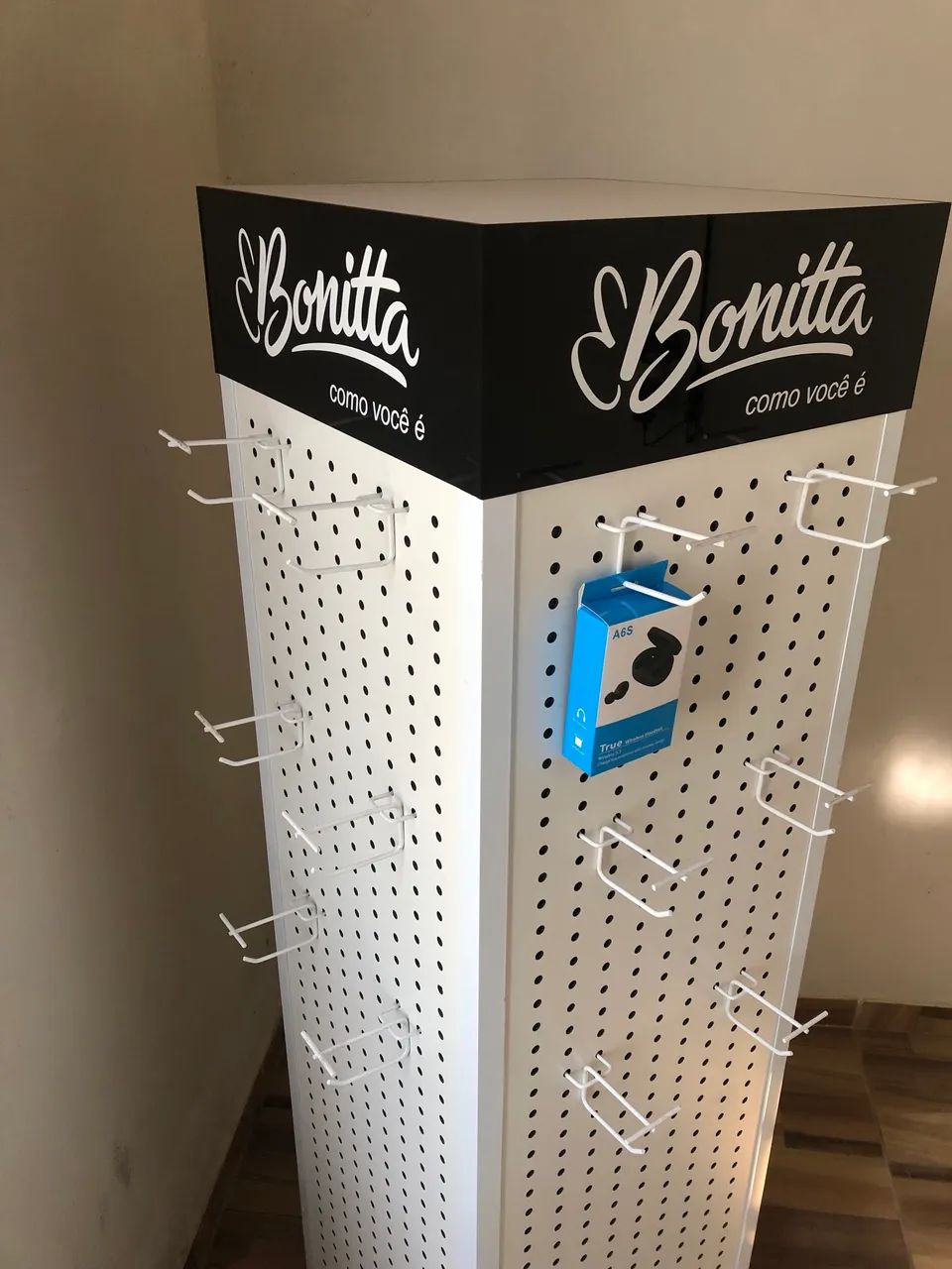 Expositor de Loja com Rodinha em MDF e Metal+ 34 Ganchos