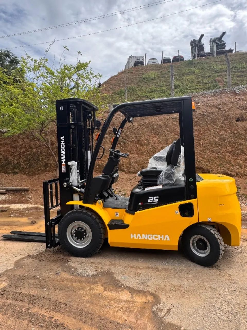 EMPILHADEIRA HANGCHA | 2.500KG | TRIPLEX | A PRONTA ENTREGA 