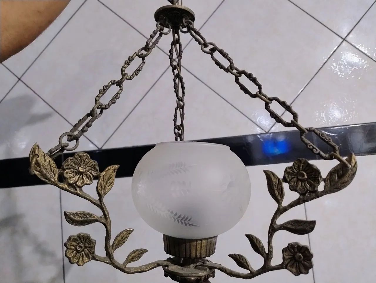 Lustres antiguidade com 3 cúpulas e um pêndulo  - Foto 4