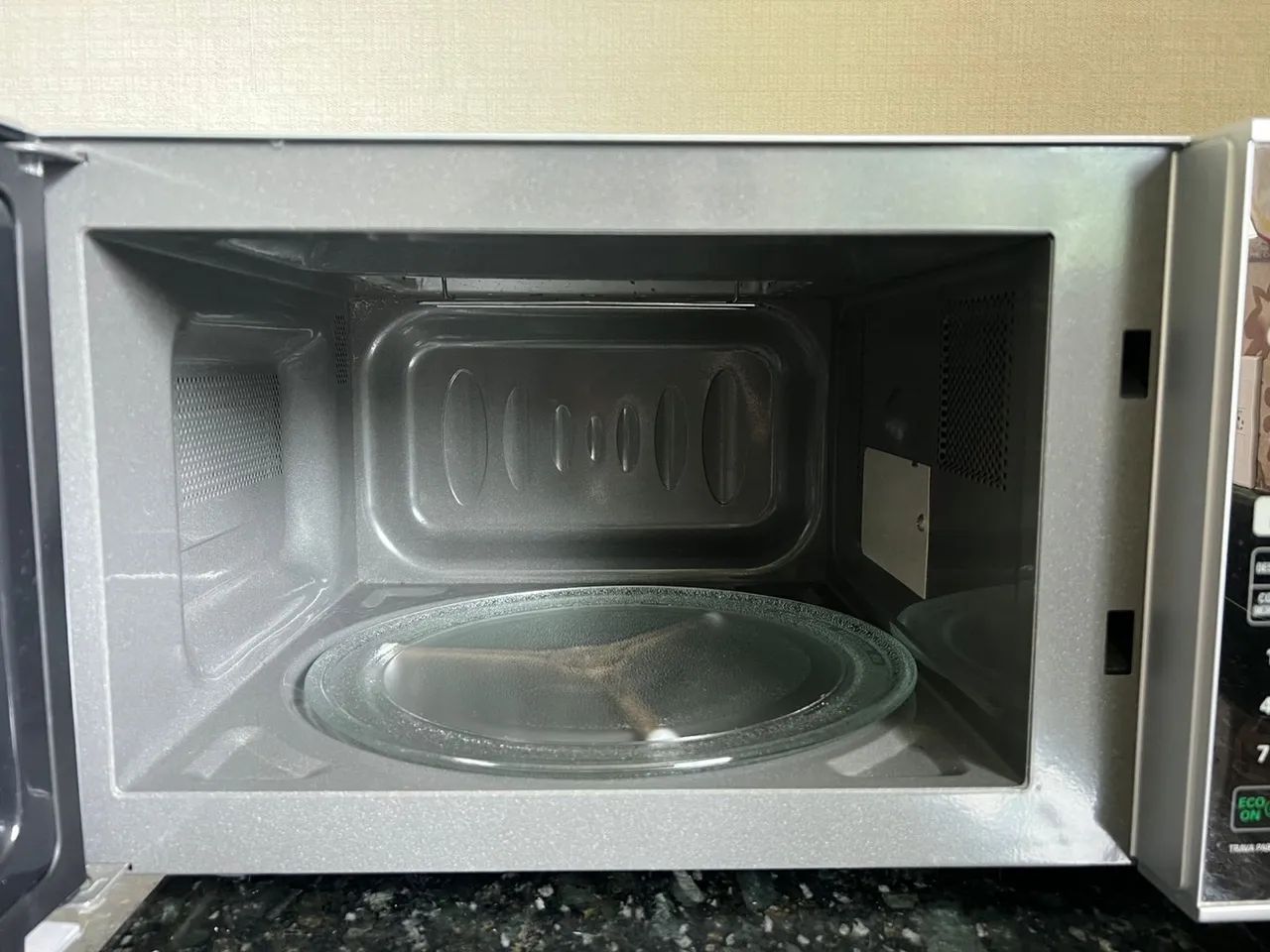 Microondas LG 30L em ótimo estado - Foto 2