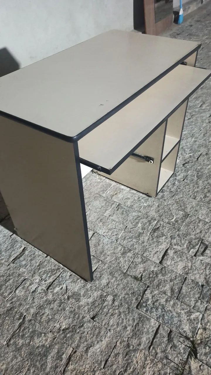 Computer desk with keyboard tray64296268525187124
