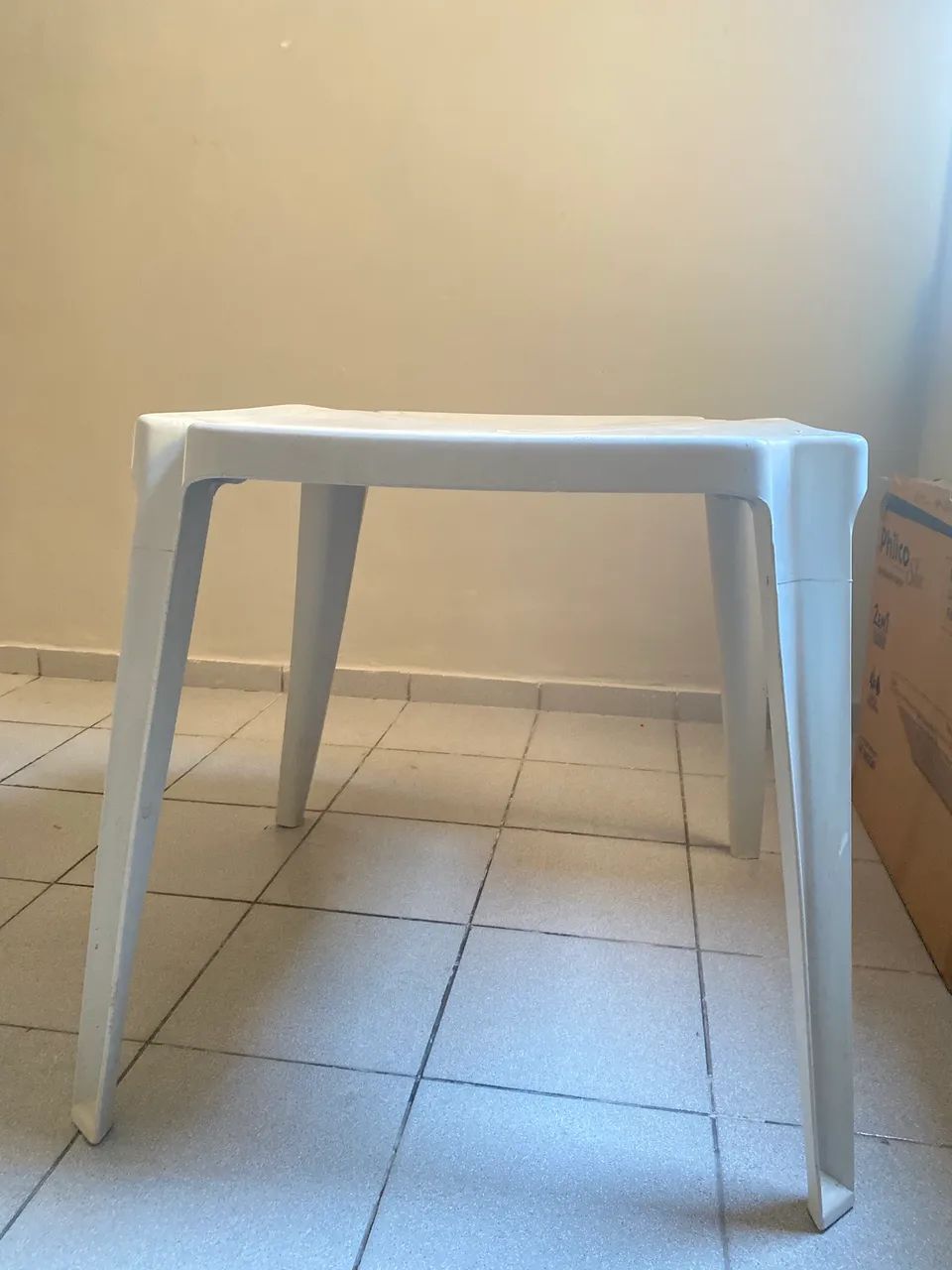 Mesa de plástico quadrada