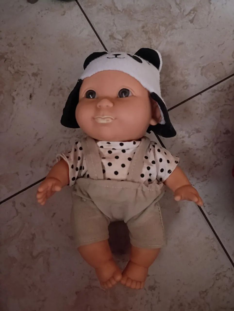 Boneca bebe bee baby com touquinha semi novo