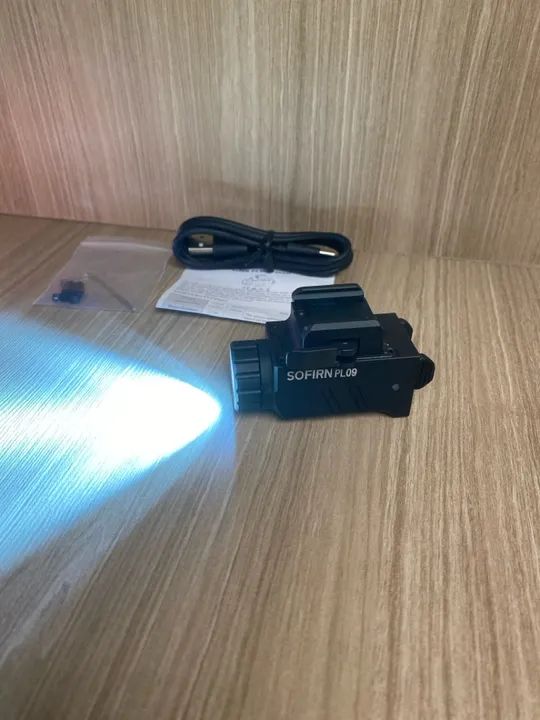 Luz Tática de Alto Desempenho SofirnLight PL06