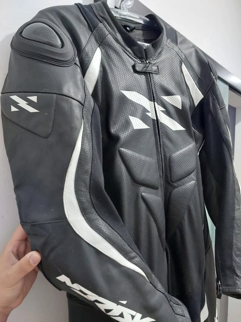 macacao de couro motociclista