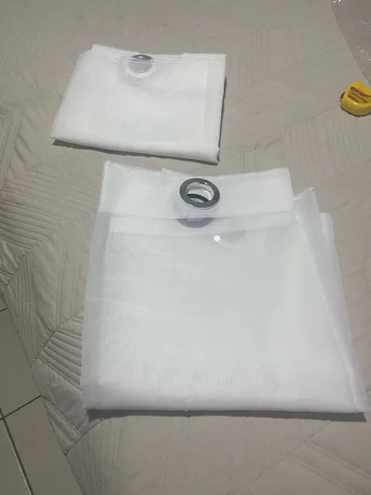 2 partes de cortinas varão em voil branco