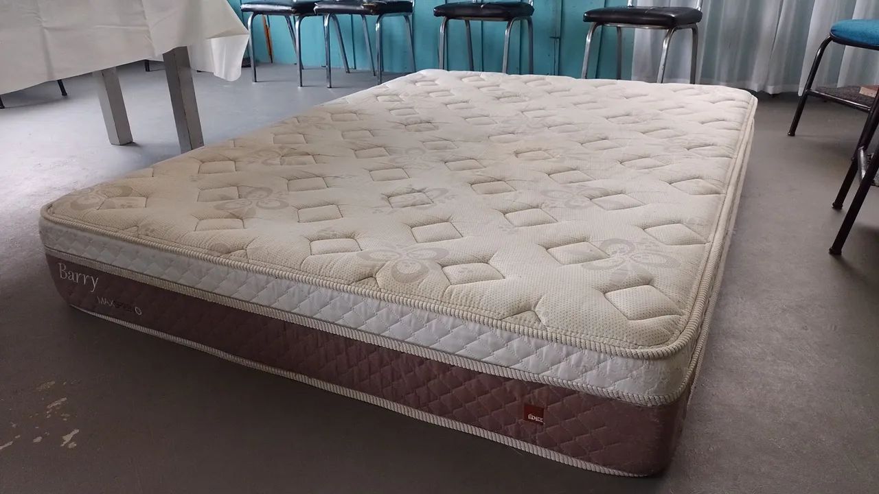 Colchão de casal usado 