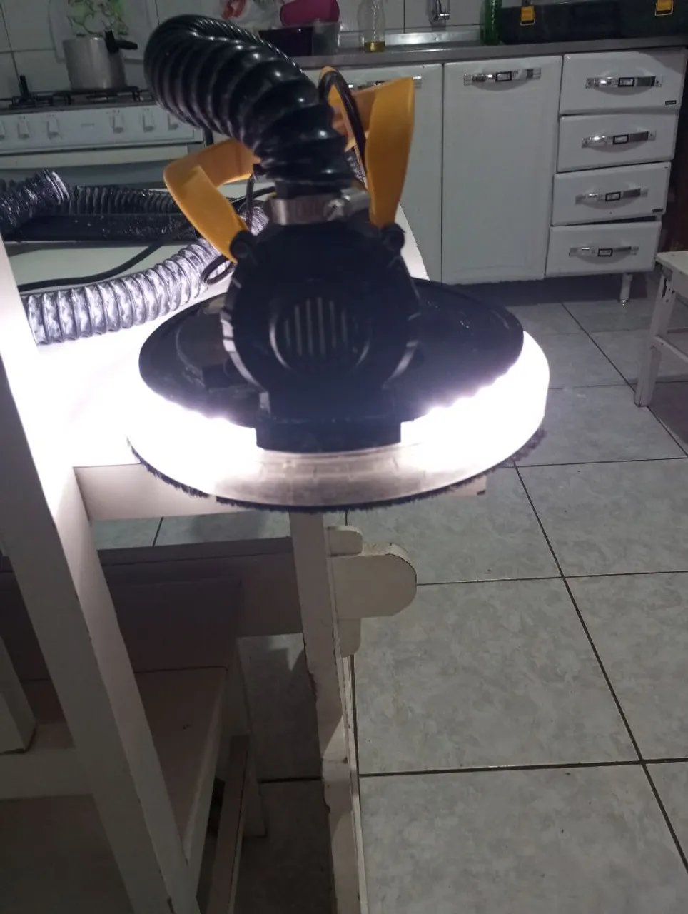 Lixadeira de Teto e Parede com LED