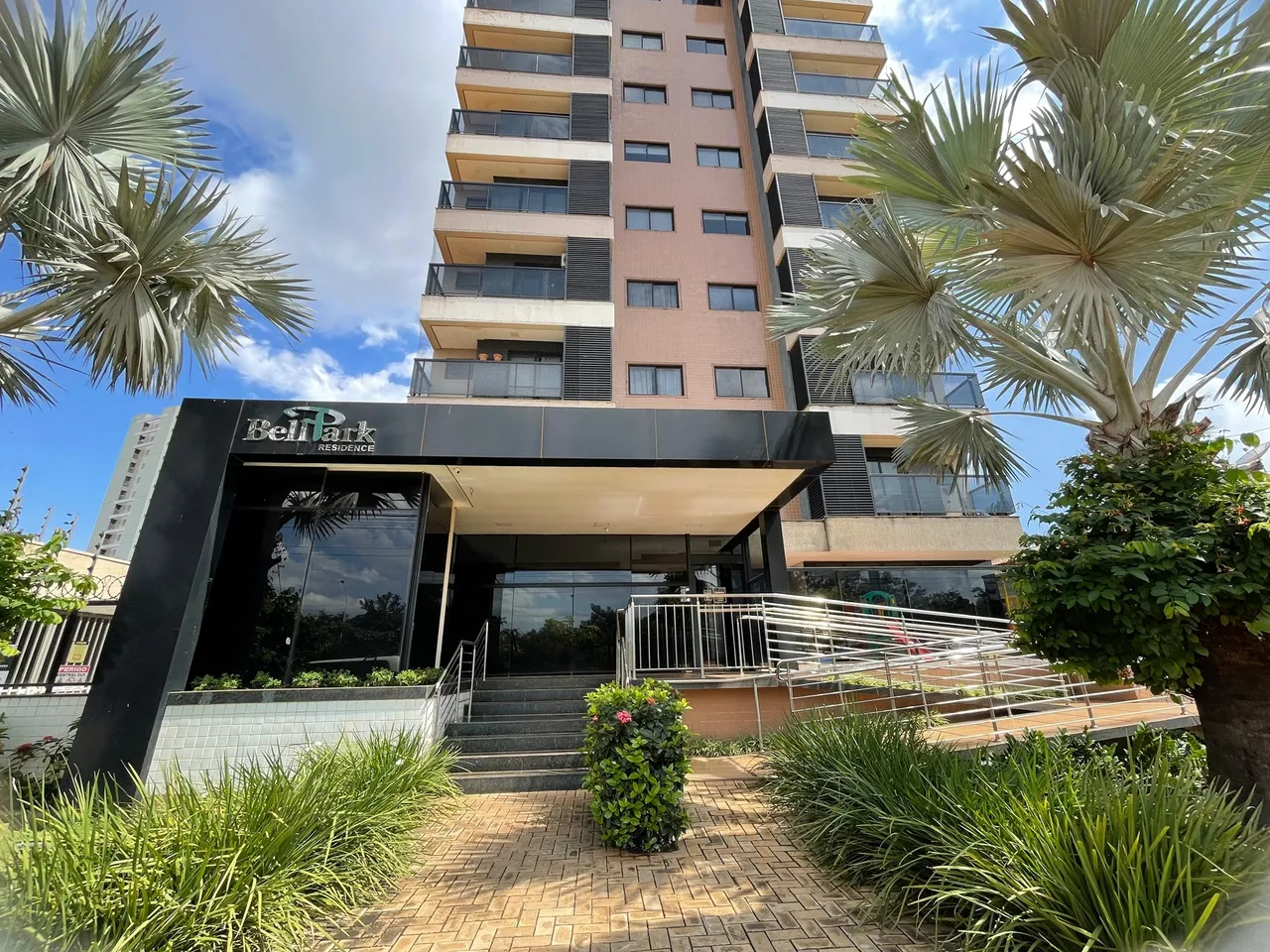 Apartamento à venda na 308 sul - 2 quartos (uma suíte) - 67 m² - 2 vagas - Bell Park