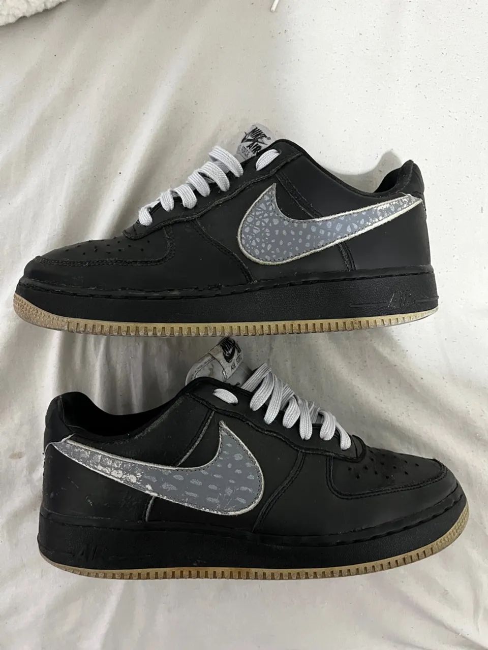 Nike Air Force 1 - Preto com Detalhes