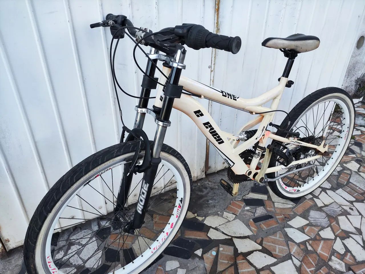 Bicicleta Aro 26 Elleven TOP! 21 Marchas, Freios V-brake!