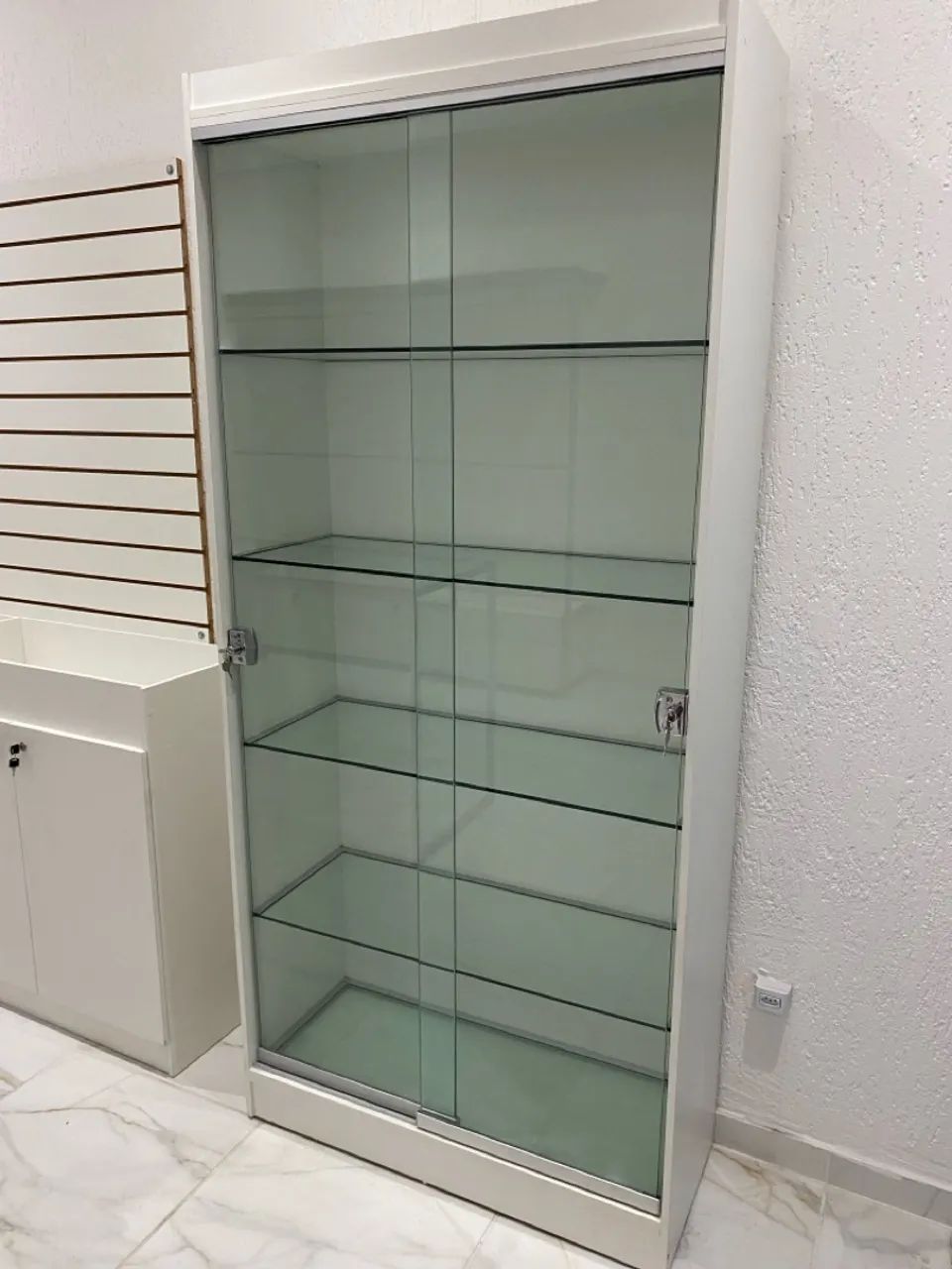 Armário de Vidro com Portas de Correr - Foto 3