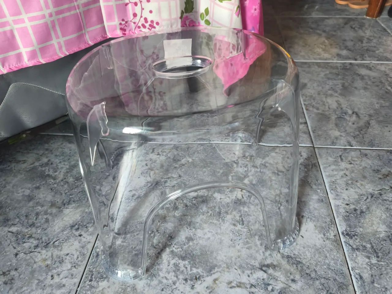 Banquinho de Acrílico Transparente - Moderno e Versátil