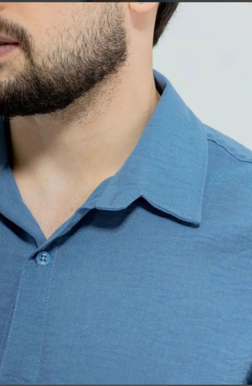 Camisa de Botão masculina lisa no tecido viscolinho e barramas  - Foto 3