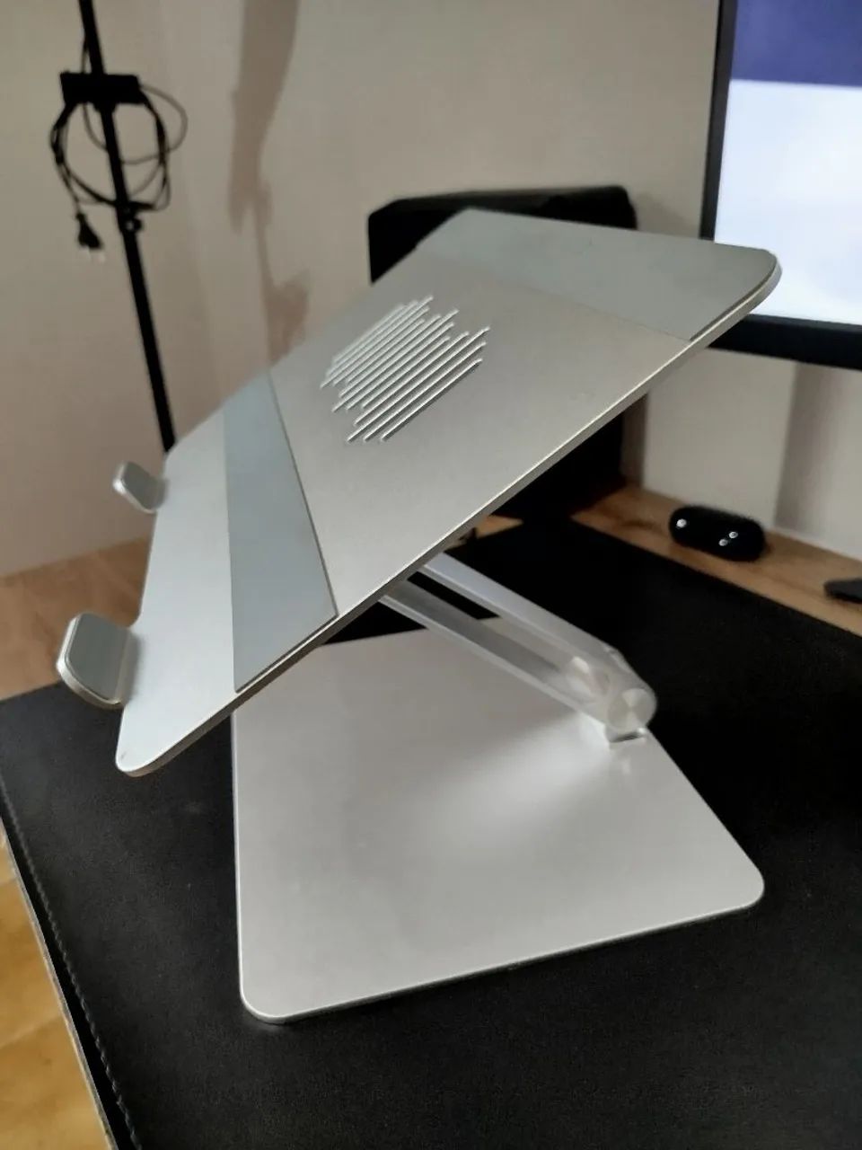 Suporte para Notebook ou DJ ajustável e Ergonômico - Foto 3
