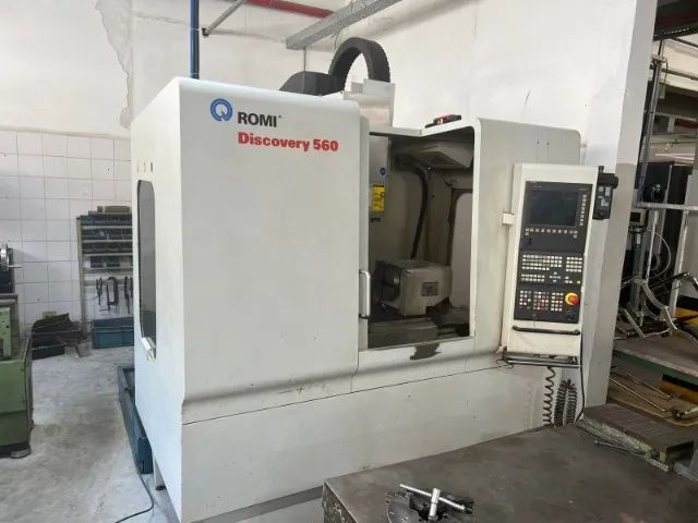 CENTRO DE USINAGEM VERTICAL ROMI - COM 4º EIXO