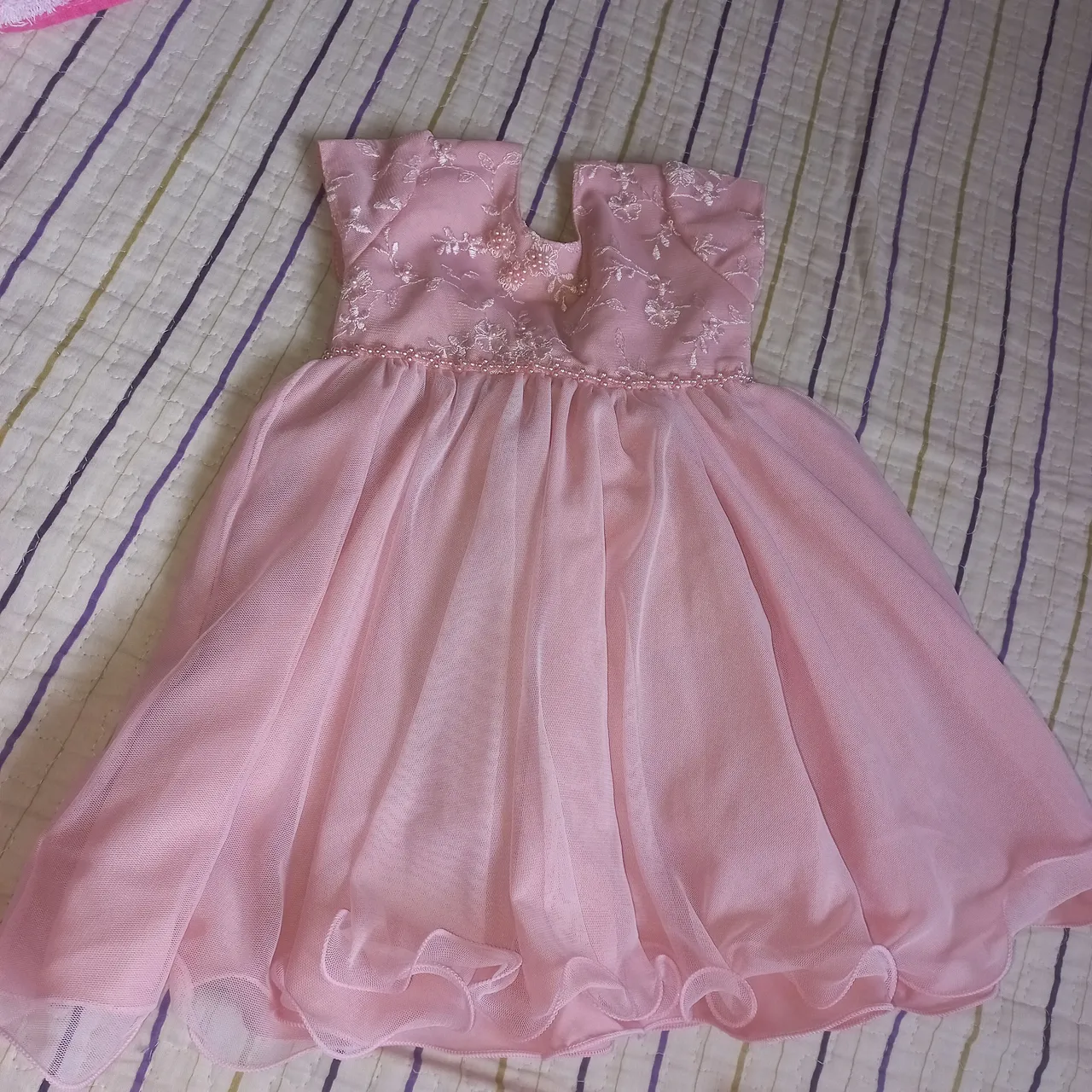 Vestido de festa infantil rosa com bordados