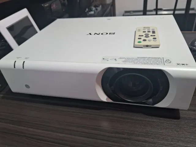 Projetor profissional Sony Vpl Ch 355  5.000 lúmens controle remoto