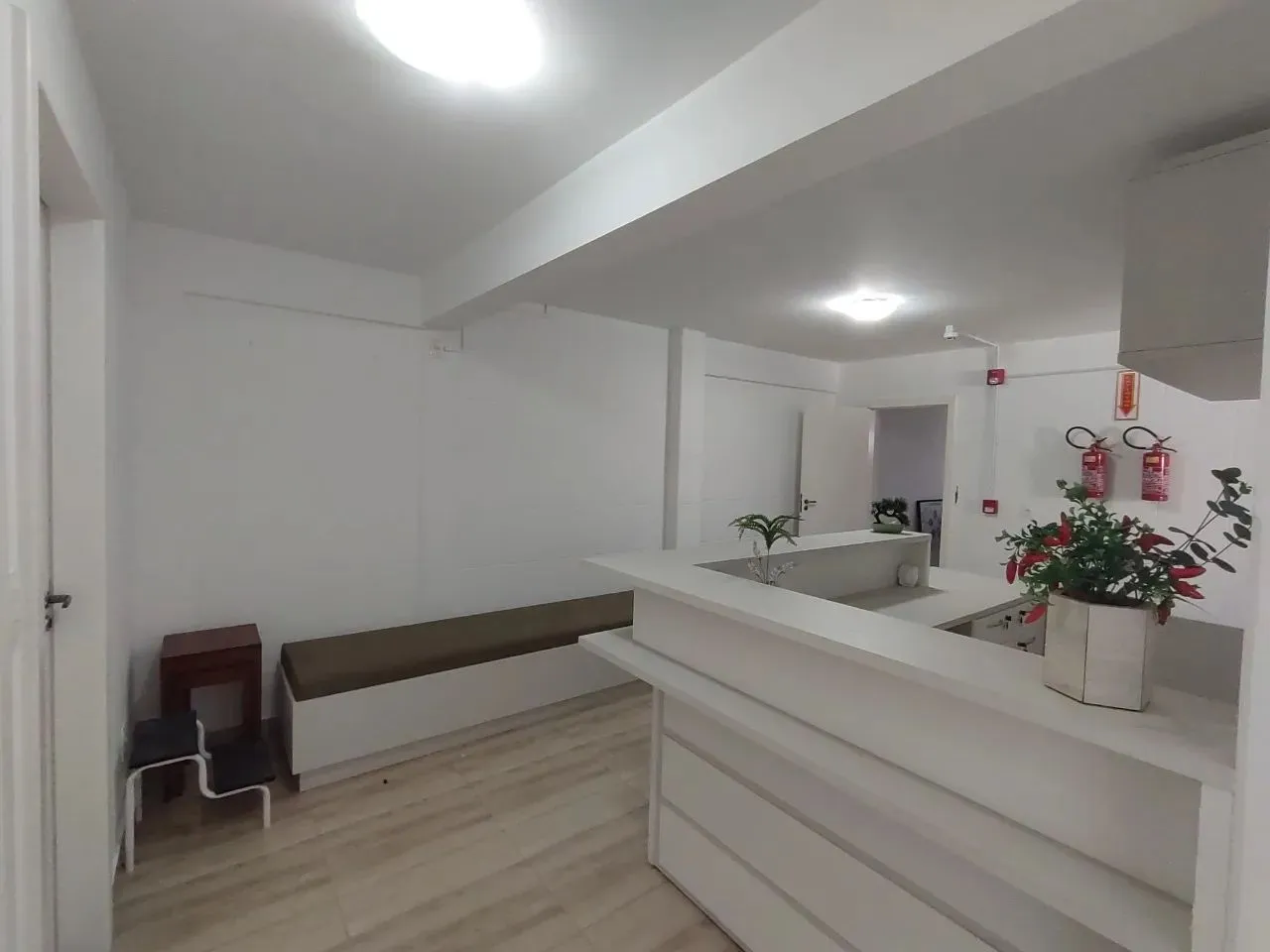 SALA COM 108M² NO CENTRO DE BIGUAÇU