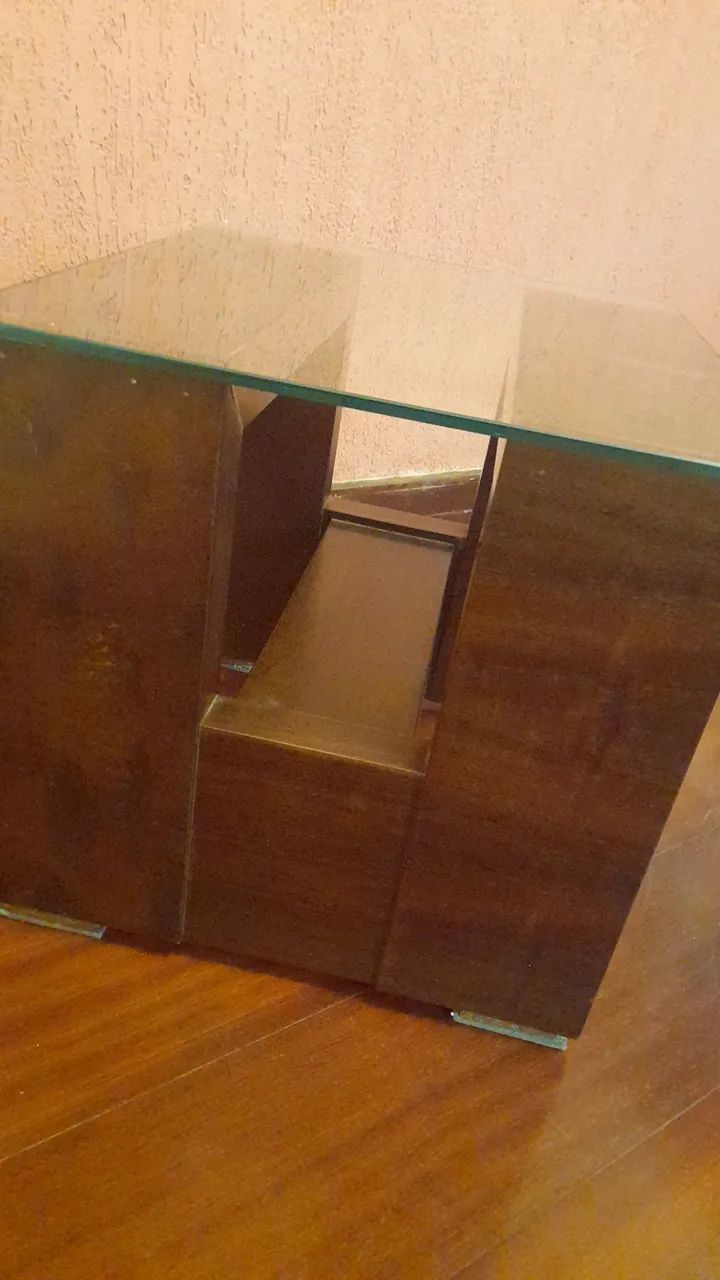 Mesa de centro em madeira maciça imbuia  com tampo de vidro - Foto 3