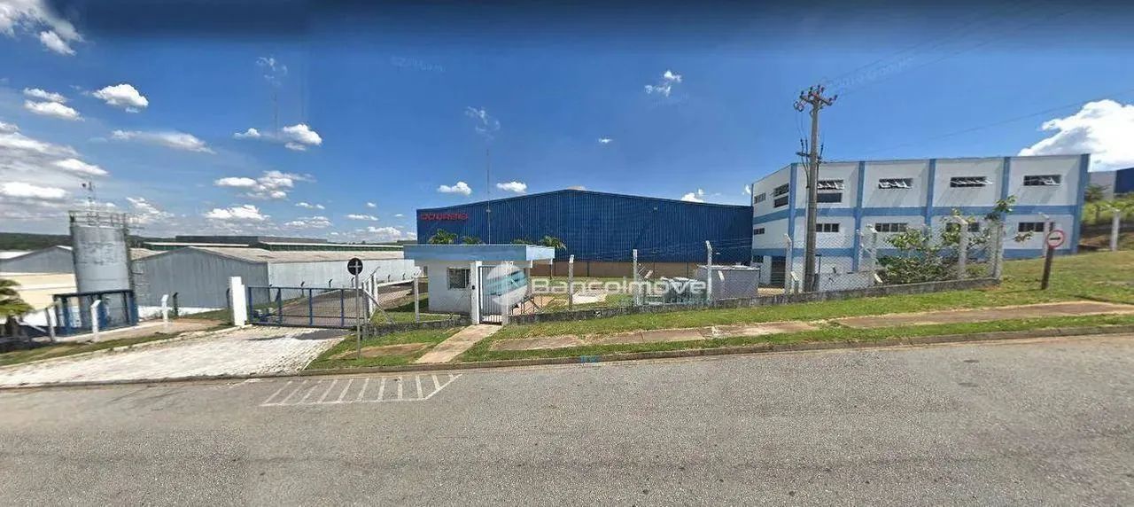 Barracão. localizado nas margens da Rodovia D. Pedro. Dentro de um condomínio de barrações