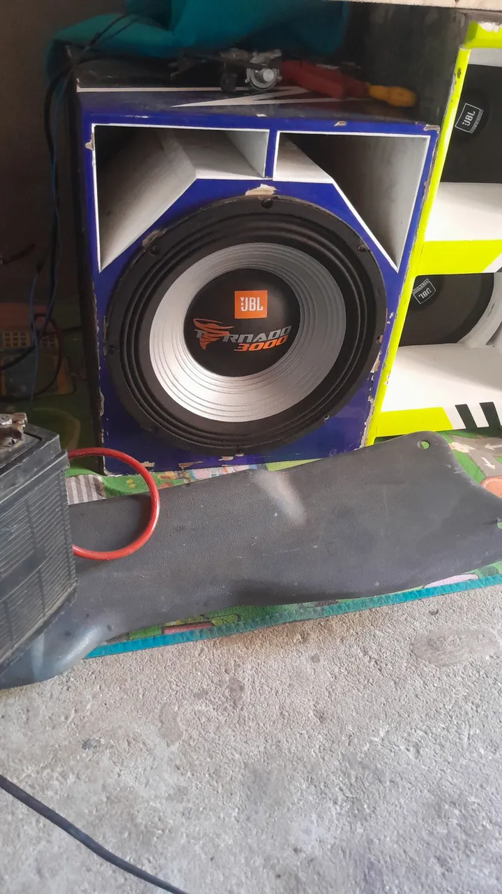 Caixa de Som JBL Tornado 3000