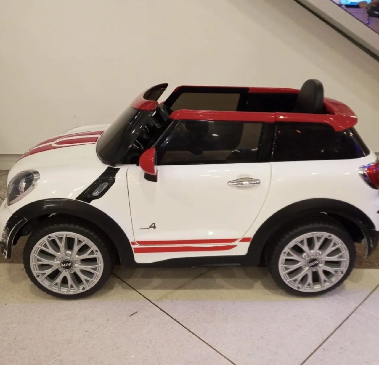 Mini Cooper Elétrico Infantil - Branco e Vermelho
